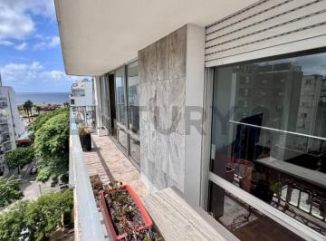 Departamento de 6 ambientes, Uruguay · Apartamento Piso Entero a m de Rambla de Punta Carretas + Garage