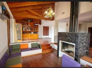 Casa · 1498m² · 10 Ambientes · Casa de Categoria en Venta - Costa Azul - Carlos Paz