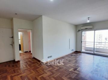 Departamento · 54m² · 3 Ambientes · 1 Cochera · Av Independencia Al 2500 - Cochera Impecable T/al Frente Apto Profesional Todo Sol Full Amenities