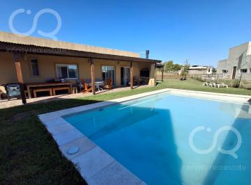 Casa · 121m² · 4 Ambientes · 3 Cocheras · Casa en Venta en Area 2 - Oportunidad