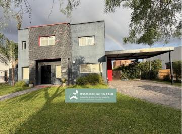 Casa · 220m² · 5 Ambientes · 2 Cocheras · Casa Amoblada con Pileta en Alquiler en Barrio Norte - El Cantón | 3 Dorm. | Cochera Cubierta