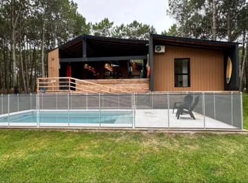 Casa · 200m² · 7 Ambientes · 3 Cocheras · Casa de 7 Ambientes. Barrio Cerrado Villarobles.
