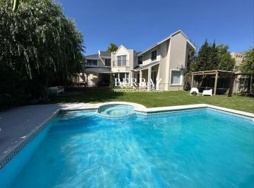 Casa · 240m² · 5 Ambientes · 1 Cochera · Casa Venta 4 Dorm. Haras del Pilar La Caballeriza Lote de 800 m² Pilar