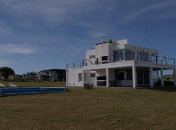 Casa · 249m² · 6 Ambientes · 1 Cochera · Exclusiva Casa en Venta en Puerto del Aguila - Gran Parque a m del Lago