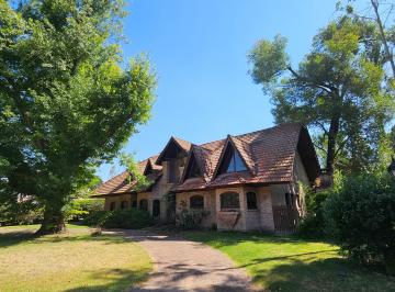 Casa de 10 ambientes Venta USD 399.000 · Casa en Venta Barrio River Oaks - Estilo Inglés, Refaccionada a Nuevo