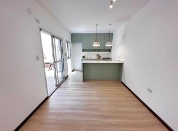 Casa · 70m² · 4 Ambientes · 1 Cochera · Casa en Abasto