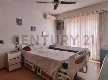 Casa · 82m² · 4 Ambientes · 1 Cochera · Venta PH Triplex 4 1/2 Amb C/cochera y Patio en B° Güemes, Haedo