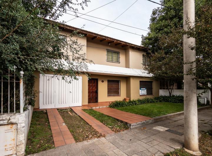Casa · 231m² · 7 Ambientes · 2 Cocheras