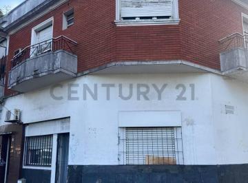 Casa · 357m² · 4 Ambientes · 4 Cocheras · Venta Casa con Galpón Nueva Pompeya Lote Propio