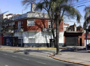 Casa · 357m² · 4 Ambientes · 4 Cocheras · Venta Casa con Galpón Nueva Pompeya Lote Propio - Se Escuchan Ofertas!