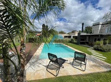 Casa · 103m² · 4 Ambientes · 1 Cochera · Venta de Casa en Dos Plantas con Pileta - Santa Lucia Pilar del Este