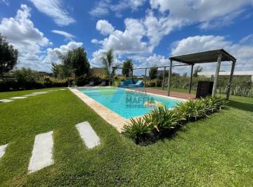 Casa · 103m² · 4 Ambientes · 1 Cochera · Venta de Casa en Dos Plantas con Pileta - Santa Lucia Pilar del Este