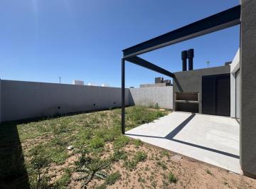 Casa · 125m² · 3 Ambientes · 2 Cocheras · Casa en Docta en Venta 2 Dorm.