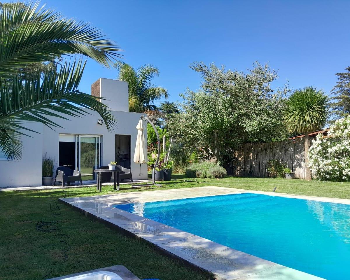 Casa 2 dorm, 98m² con piscina y garaje — Barrio El Sosiego