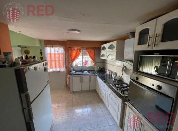 Casa · 276m² · 7 Ambientes · 1 Cochera · Casa en San Lorenzo
