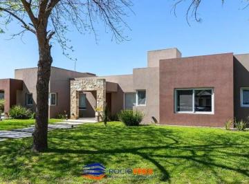 Casa · 154m² · 4 Ambientes · 4 Cocheras · Casa a La Venta en Haras San Pablo, General Rodriguez