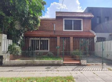 Casa · 299m² · 4 Ambientes · 1 Cochera · Casa en Lomas de Zamora Oeste