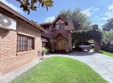 Casa · 336m² · 4 Ambientes · 3 Cocheras · Chalet a La Venta
