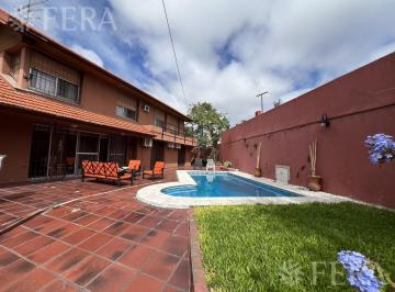 Casa · 380m² · 6 Ambientes · 4 Cocheras · Venta Casa con 5 Ambientes en Wilde con Cochera y Piscina