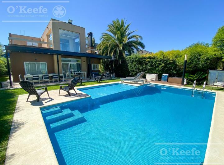 Casa · 209m² · 5 Ambientes · 1 Cochera