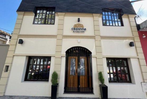 Local comercial · 240m² · 5 Ambientes
