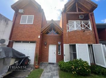 Casa · 237m² · 5 Ambientes · 3 Cocheras · Casa Chalet en Venta en Turdera, Lomas de Zamora, G. B. a. Zona Sur
