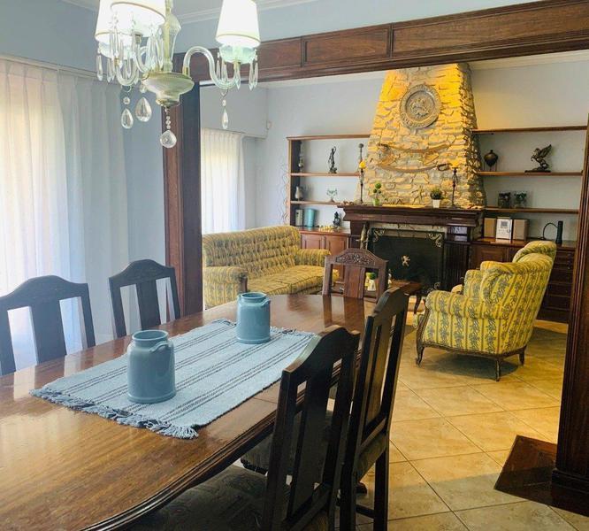 Chalet 6 amb, 290m² con cochera para 3 autos — a 1 cuadra del mar