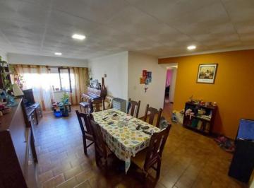 Departamento · 70m² · 4 Ambientes · Departamento 4 Amb 70 m². Externo. Las Lilas.