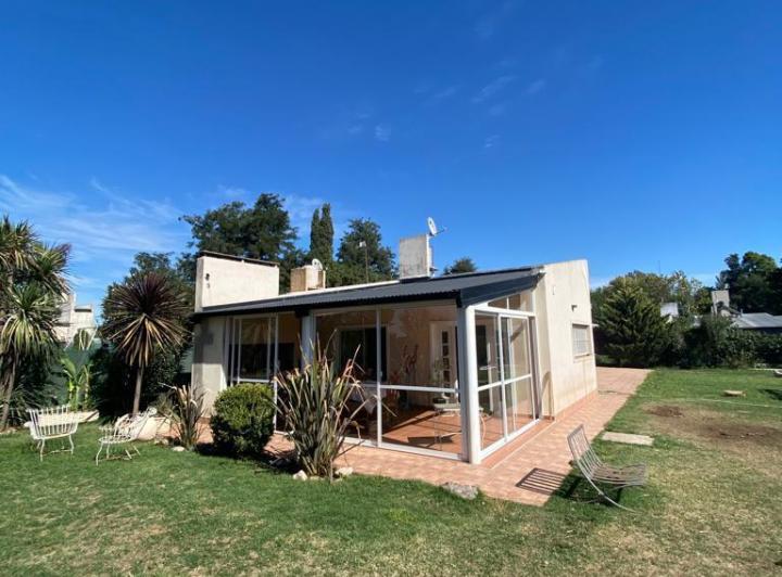 Casa · 2328m² · 1 Cochera