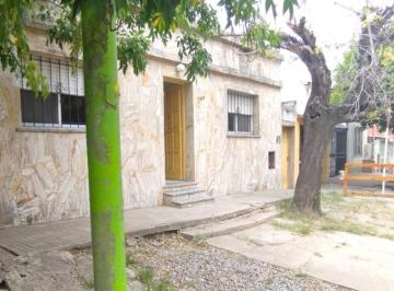 Casa · 158m² · 4 Ambientes · Casa en Venta 8 Ambientes con PH Independiente en Campana