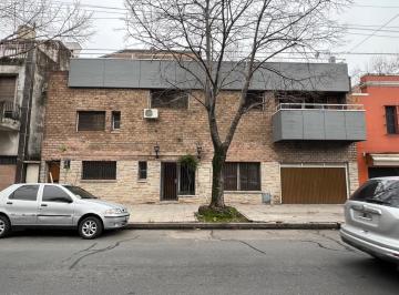 Casa · 200m² · 6 Ambientes · 1 Cochera · Casa 6 Amb en Flores Cochera Ideal Multifamiliar