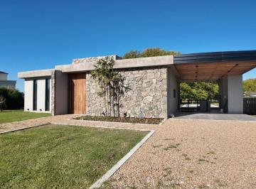 Casa · 230m² · 4 Ambientes · 4 Cocheras · Casa Venta "Haras San Pablo" Gral. Rodriguez