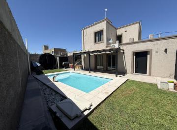 Casa · 88m² · 10 Ambientes · 2 Cocheras · Barrio Recodo