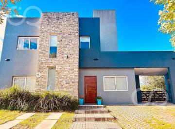 Casa · 122m² · 6 Ambientes · 2 Cocheras · Venta Excelente Casa Pilar del Este Barrio San Alfonso Sobre Lote de 500 m²