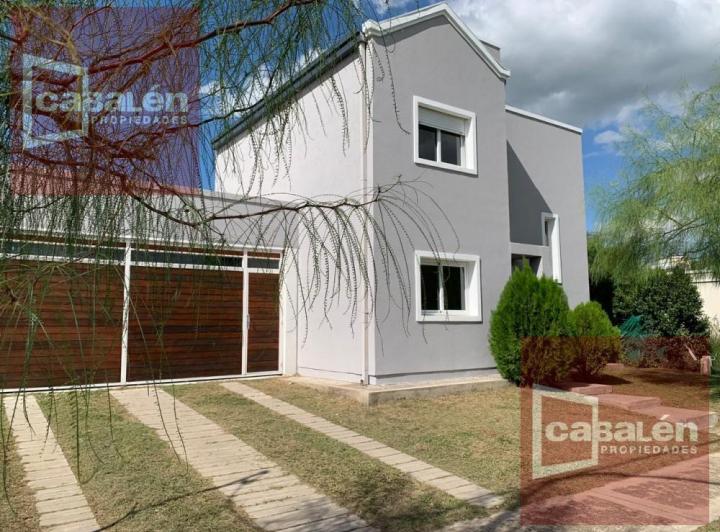 Casa · 100m² · 2 Ambientes · 2 Cocheras