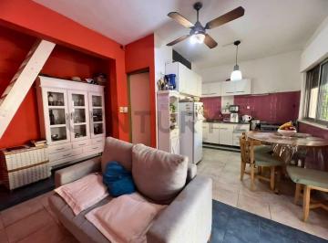 PH · 99m² · 4 Ambientes · Venta de Departamento PH Al Fondo en Tigre Centro con 3 Dorm. - a Reciclar
