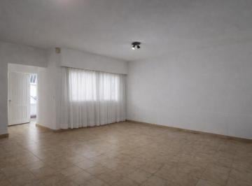 PH · 125m² · 4 Ambientes · 1 Cochera · PH en Venta en La Plata 2 Dorm., Al Frente, con Cochera