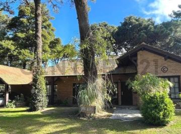 Casa · 225m² · 5 Ambientes · 1 Cochera · Venta Casa de 5 Ambientes en Zona Golf Nuevo Pinamar