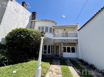 Casa · 240m² · 6 Ambientes · 3 Cocheras · Casa en Venta 6 Ambientes con Jardin y Pileta