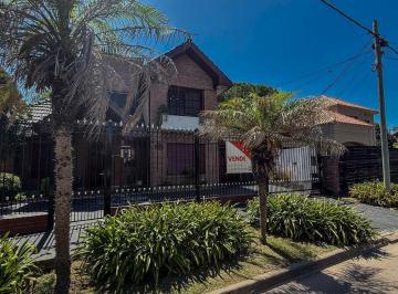 Casa · 386m² · 4 Ambientes · 2 Cocheras · Casa en Barrio Uno