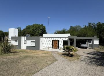 Casa · 260m² · 4 Ambientes · 1 Cochera · Casa en Villa Carlos Paz (Tierra Alta)
