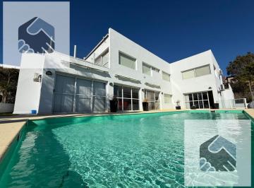 Casa · 400m² · 5 Ambientes · 3 Cocheras · Casa Ema Becciu
