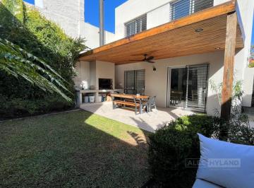 Casa · 147m² · 4 Ambientes · 1 Cochera · Casa en Venta de 2 Plantas, Refaccionada en San Isidro, Cerca Colegio San Marcos