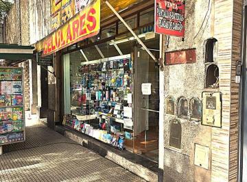 Local comercial , Villa Luro · Venta en Block: Local + 2 PH (3 Amb. y Monoambiente Av Rivadavia 10022) Villa Luro