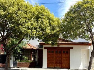 Casa de 4 ambientes, San Isidro · En Excelente Entorno, Casa 3 Dorm, Hermoso Patio, Garage