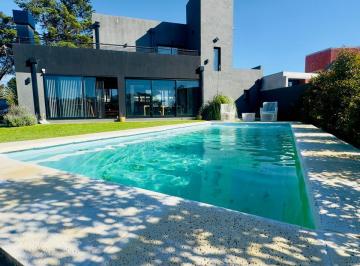 Casa de 4 ambientes, Mar del Plata · Casa con Piscina Acantilados Golf