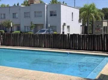 Casa · 98m² · 4 Ambientes · 1 Cochera · Casa en Venta en Pellegrini Village