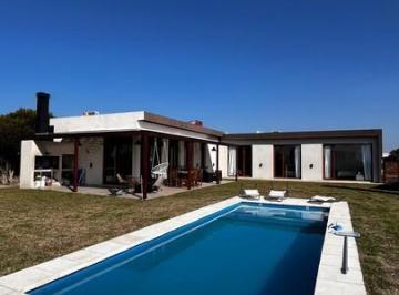 ec8cfdd6-c10d-47bc-8138-be915ea9202c.jpg · Casa en Venta San Sebastian, Amplio y Luminoso