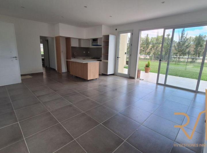 Casa en alquiler en Lares de Canning · 3 ambientes