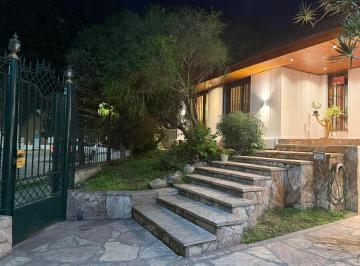Casa · 548m² · 3 Dormitorios · 5 Cocheras · Casa en Temperley Oeste
